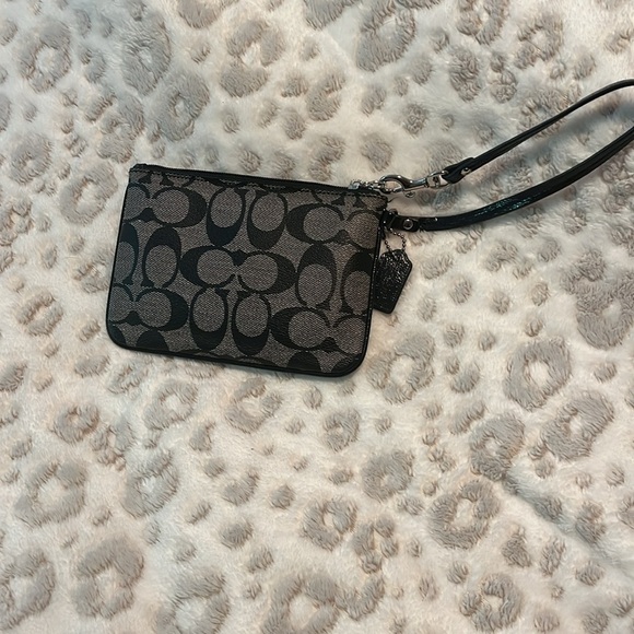 Coach wristlet - Picture 2 of 5